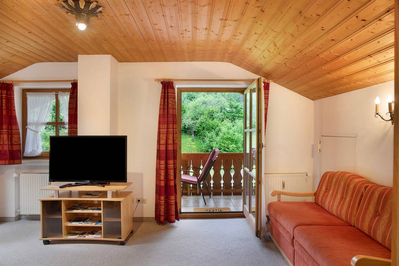 Ganze Wohnung, Ferienwohnung 'Frieder' mit Bergblick, Gemeinschaftsgarten und Wi-Fi in Grainau, Eibsee