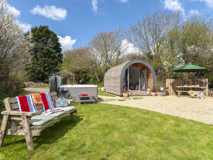 Glamping for 3 people, with garden, with pets in Pembrokeshire