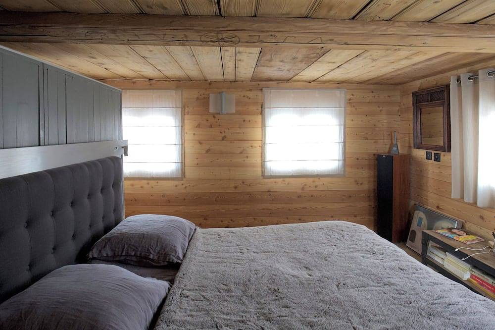 Haute-Nendaz Village: Larch 1898 4-Storey/4-Room/6-Person Chalet/Parking. in Nendaz, Walliser Alpen