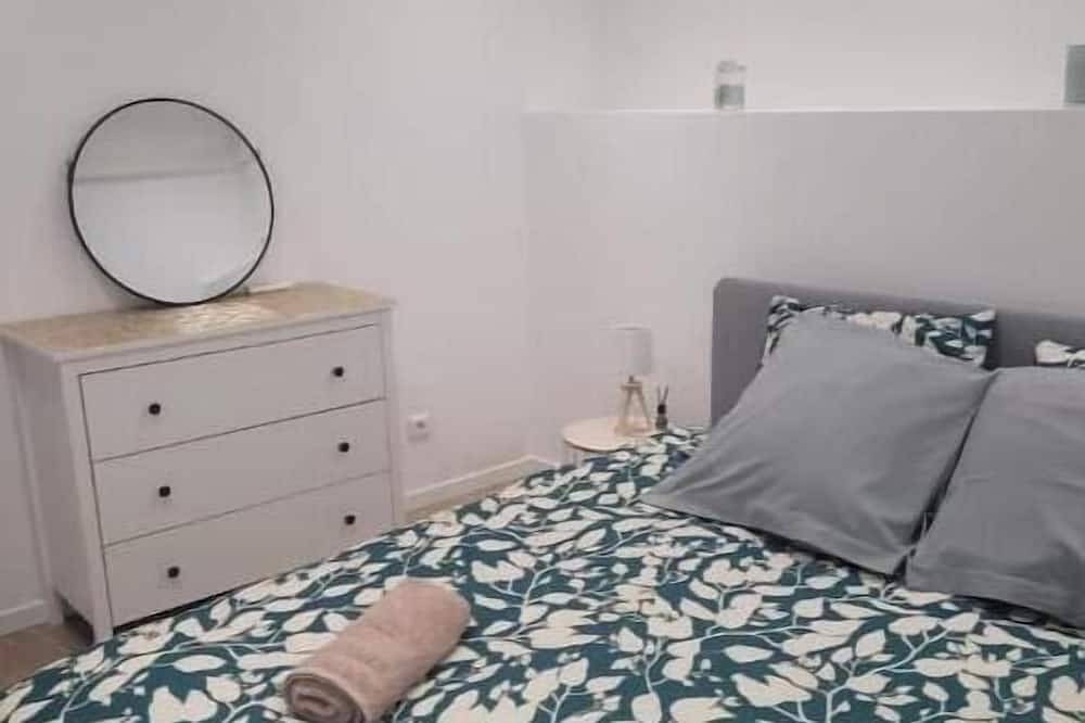 Entire apartment, In the heart of the village in Malaucène, Parc naturel régional du Mont-Ventoux