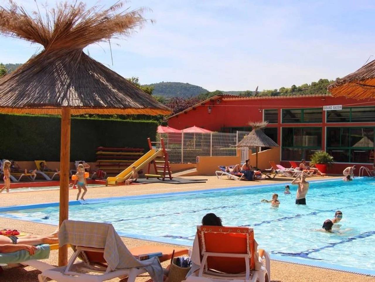 Zecamping 4 étoiles piscine animations chalet Tv 45m2 6 pers in Saint-Rome-de-Tarn, Parc naturel régional des Grands Causses