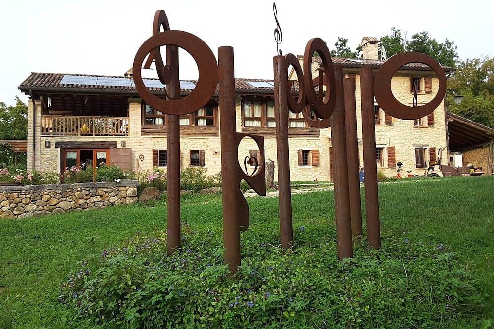 Appartamento intero, The Music County House, tra Asolo, le colline del Prosecco ed il Monte Grappa in Cavaso del Tomba, Provincia di Treviso