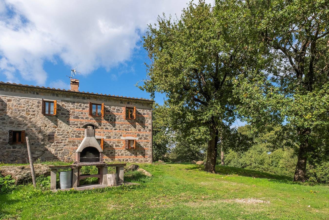 Appartement entier, Appartement 'Terra' avec terrasse, jardin partagé et Wi-Fi in Radicofani, Val d'Orcia