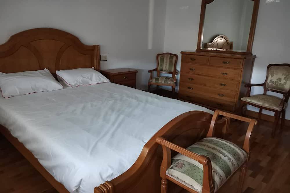 Entire apartment, Felisa House - Sarria Street Apartment in Monforte de Lemos, Lugo Province