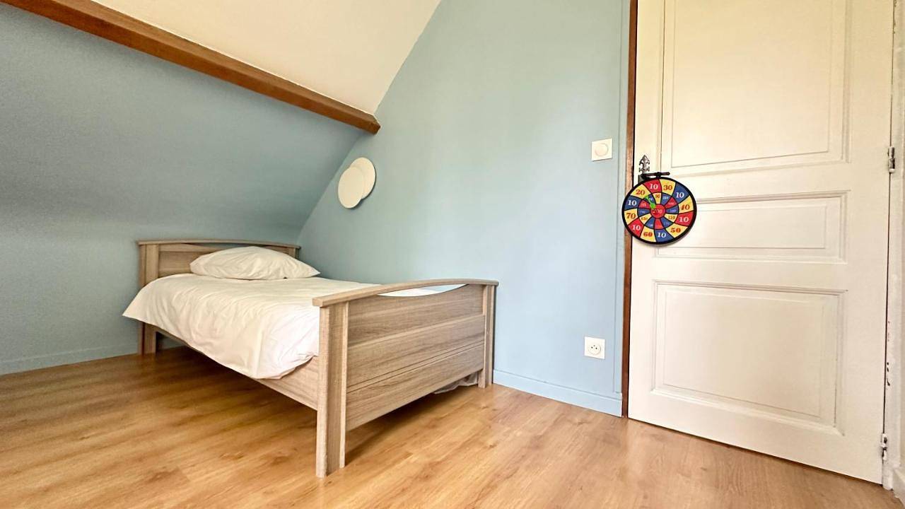 Five-Bedroom House in Chaumes-en-Brie, Seine-et-Marne