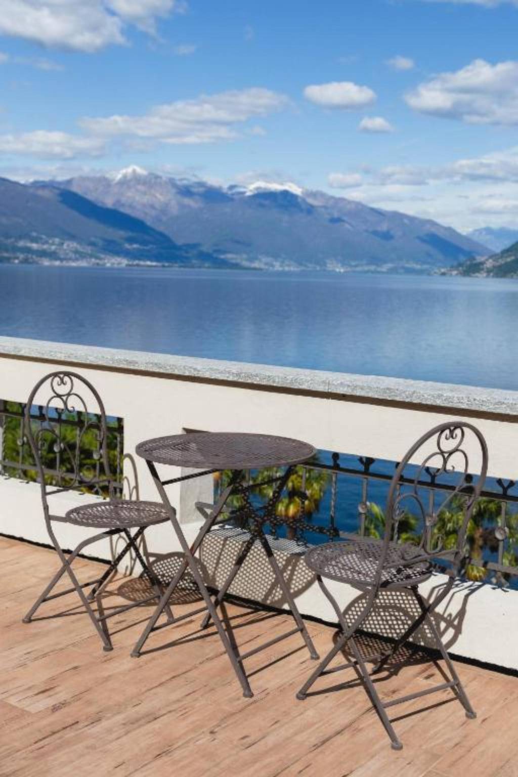 Room 'Camilla' with Private Terrace, Shared Garden and Wi-Fi in Comune di Cannobio, Lago Maggiore (Piemonte)