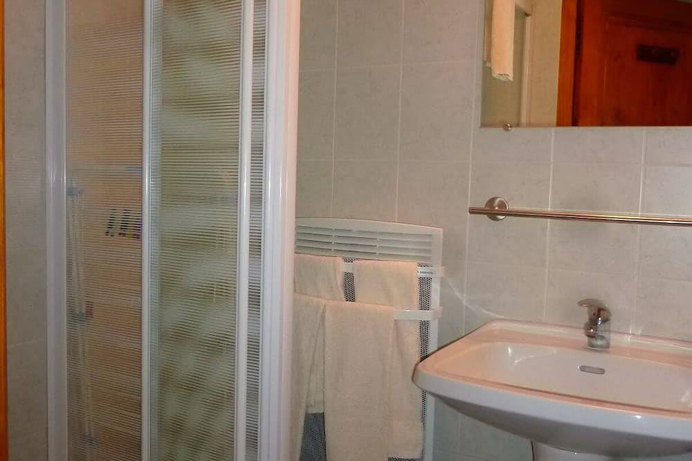 2/4-person apartment in a ground-floor chalet + Terrace + Swimming pool in La Chapelle-en-Valgaudémar, Parque Nacional de los Ecrins