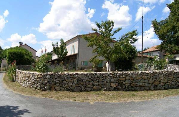 Location de vacances pour 5 personnes, avec jardin et vue dans La Tour-Blanche-Cercles