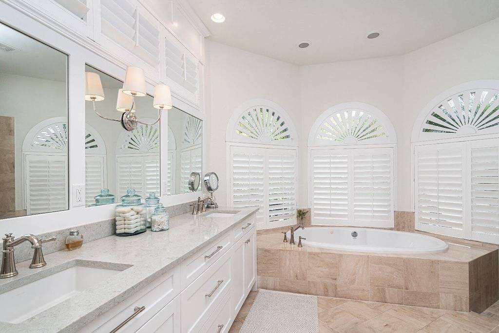 Southern Sunset - Olde Naples, Heated Pool & Spa, Walk to the beach! in Naples (FL), Southwest Florida