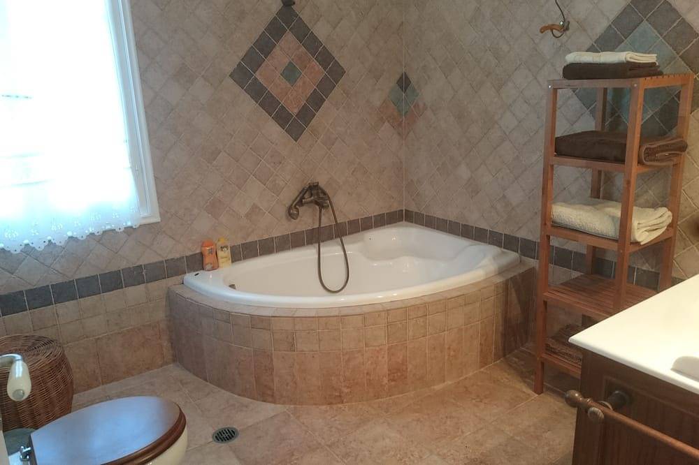 Syros: Villa met buitengewone aan de Egeïsche Zee in de buurt in Finikas, Syros