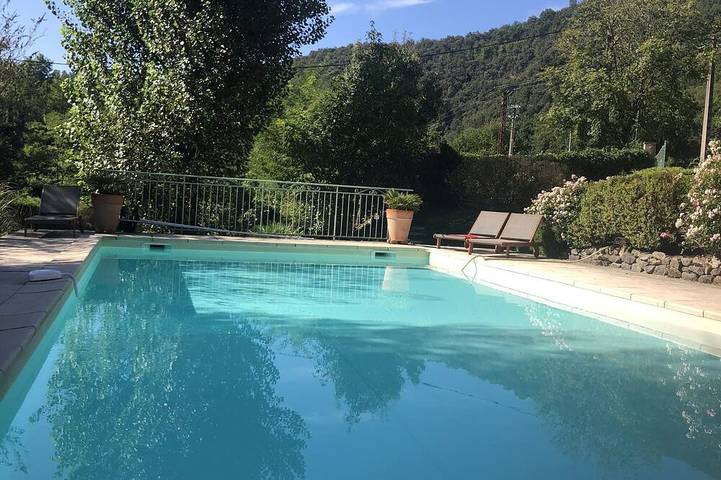 Agriturismo pour 8 personnes, avec jardin et jacuzzi