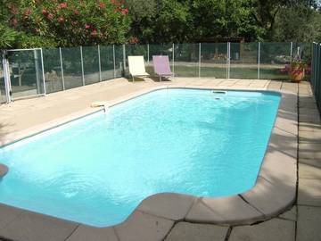 Gîte pour 3 personnes, avec jardin et piscine à Bagnols-en-Forêt