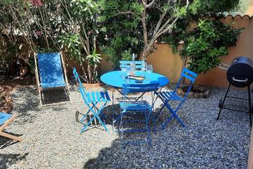 Gîte pour 4 personnes, avec piscine ainsi que jardin et terrasse à Cuers