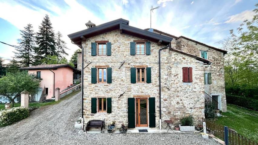 Location de vacances pour 4 personnes, avec vue et jardin, animaux acceptés dans Lesignano De Bagni