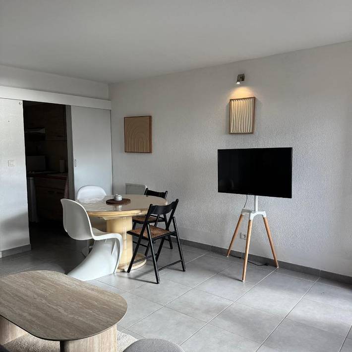 Gîte pour 4 personnes, avec terrasse ainsi que vue et piscine dans Office De Tourisme De La Croix Valmer - 4