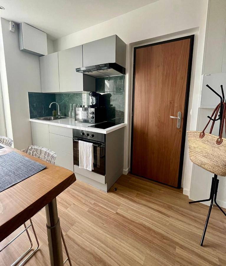 Appartement entier, Charming Stay - Private Terrace - 20 min Disney in Meaux, Seine-et-Marne