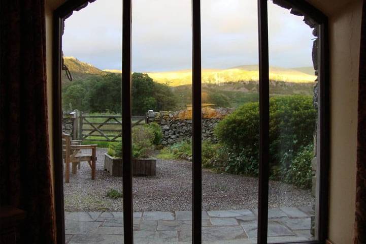 Cottage for 2 people, with Hot tub and Terrace as well as Garden in the Lake District