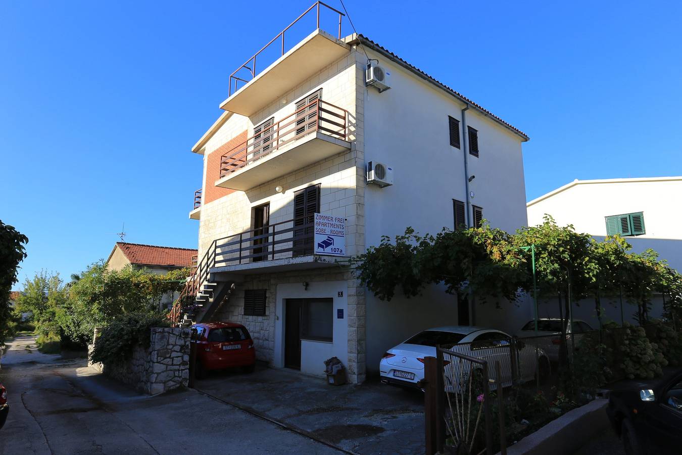 Ganze Wohnung, 3-Zimmer-Ferienwohnung mit Balkon und Meerblick Kastel Stari, Kastela A-16344-a in Kastel Stari, Kaštela