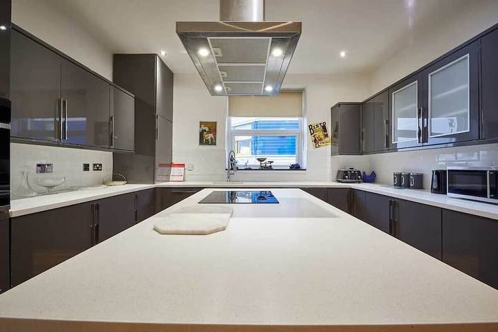 Vacation rental for 10 people, with yard and balcony, with pets in England