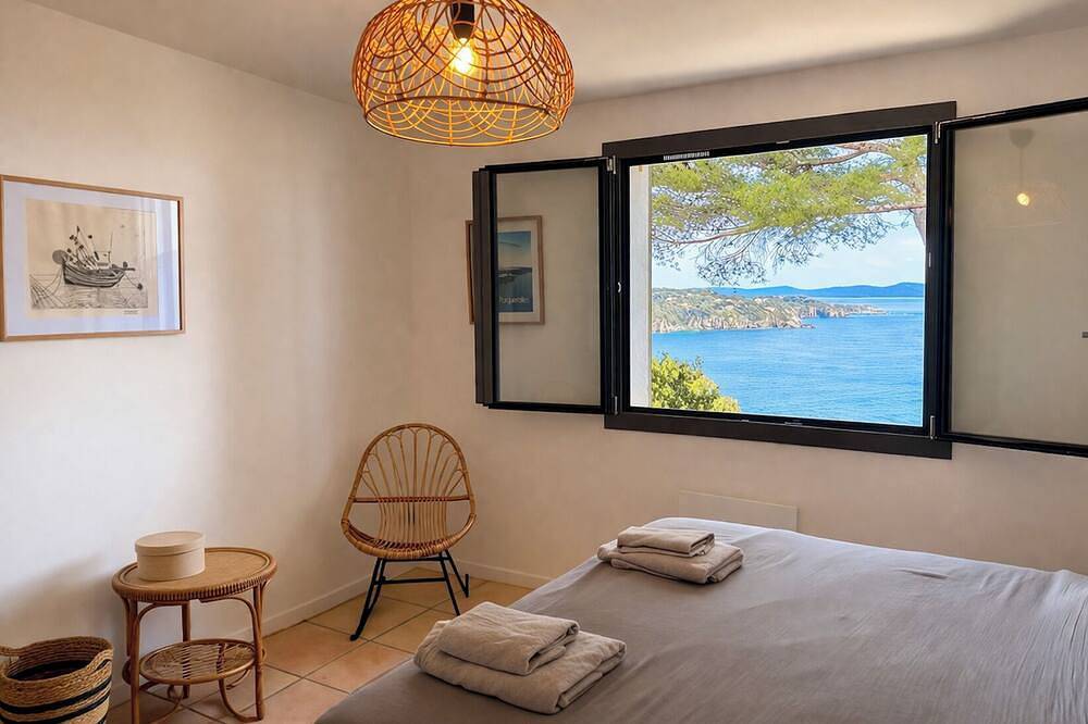 Villa La Sarrazine • Port of Niel • Sea view in La Madrague, Hyeres