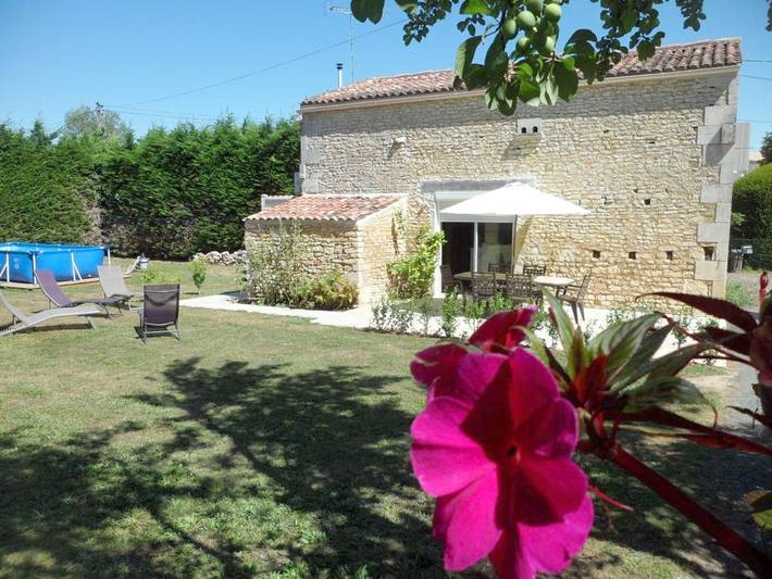 Location de vacances pour 5 personnes, avec Terrasse ainsi que Jardin et Vue à Thaims