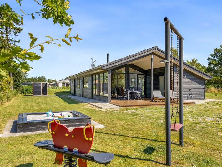 Ferieudlejning for 6 personer, med Terrasse i Lyngså