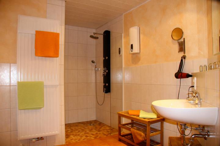 Ferienwohnung für 2 Personen, mit Whirlpool und Terrasse sowie Garten und Sauna in Diemelstadt - 2