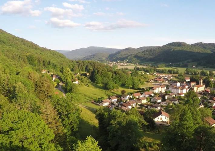 Gîte pour 8 personnes, avec jardin et balcon, animaux acceptés