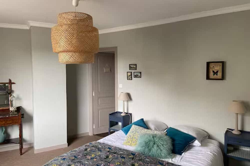 Maison de charme avec terrasse, plein centre, 300 m plage, proximité gare in Granville, Côte de la Déroute