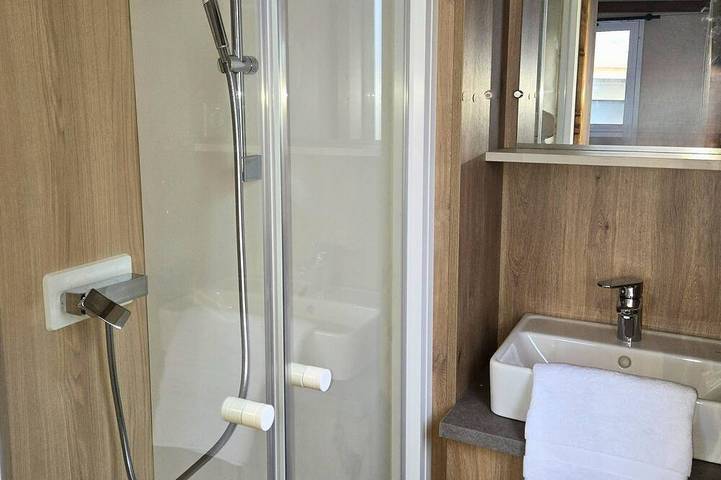 Gîte pour 6 personnes, avec terrasse ainsi que piscine et jardin à Brullioles - 4