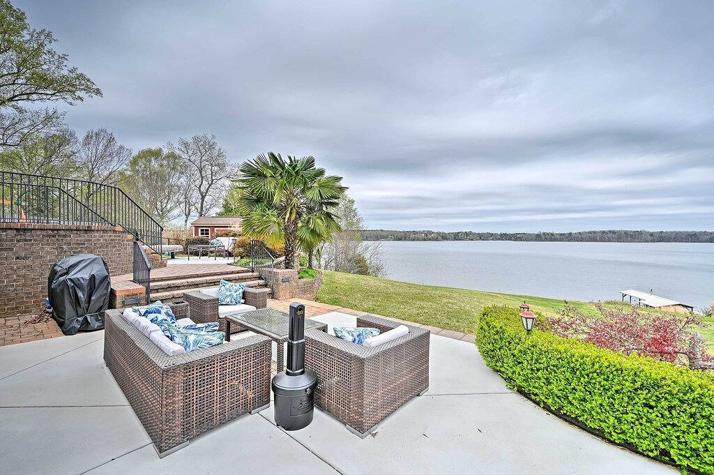 Dock & Kayaks: Lakefront Roanoke Rapids Home in Halifax County