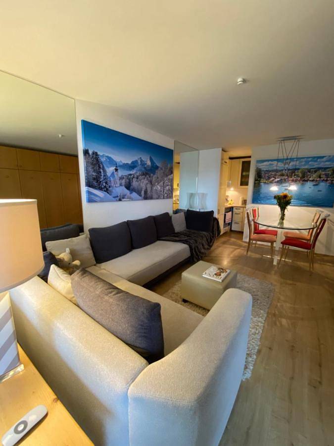 Ferienwohnung für 5 Personen, mit Balkon und Terrasse sowie Garten und Pool