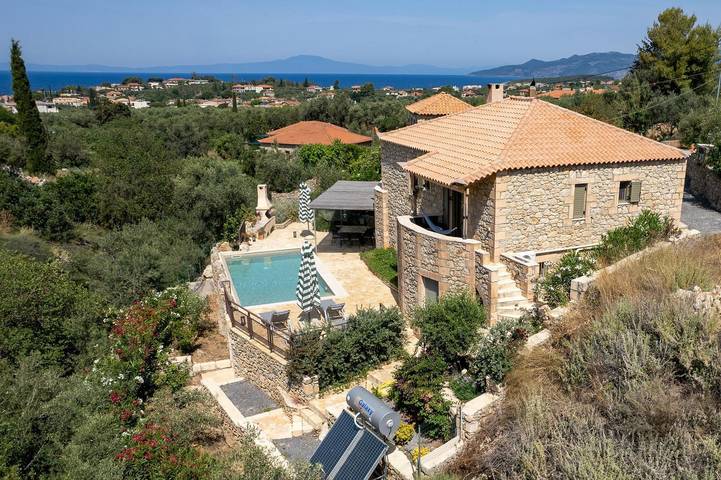 Location de vacances pour 8 personnes, avec jardin et piscine dans Région du Péloponnèse - 2