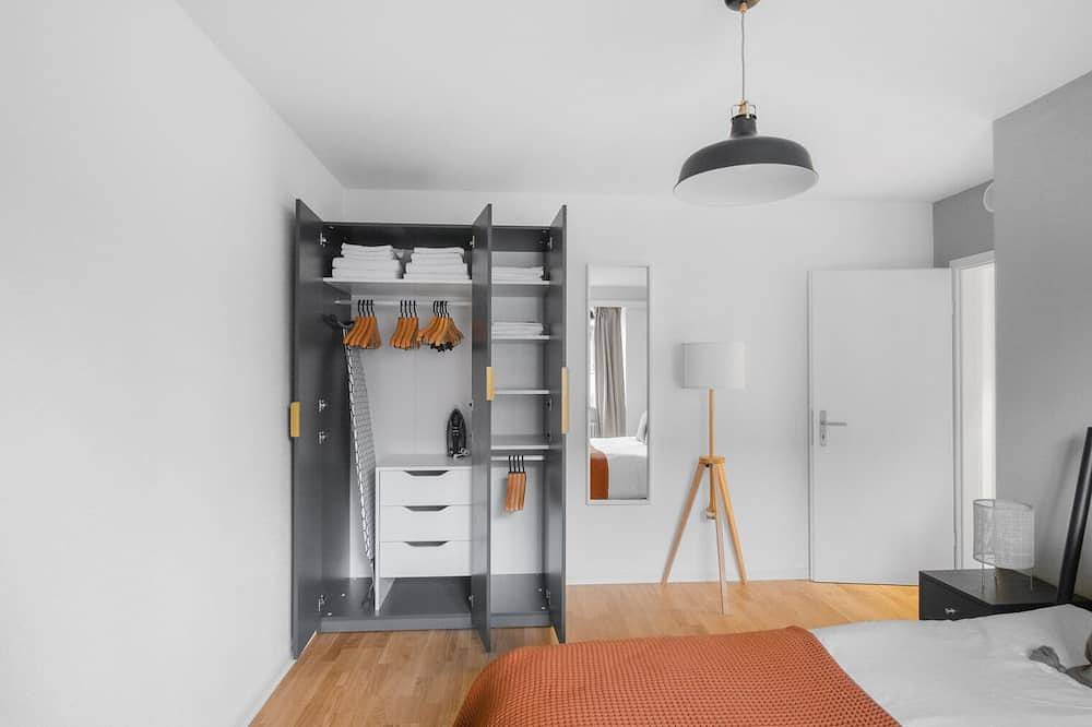 Apartamento entero, Ideal Oerlikon 3.5 Room w/ Storage, 1min to Train Station, by Blueground in Zürich 50 Oerlikon, Zúrich