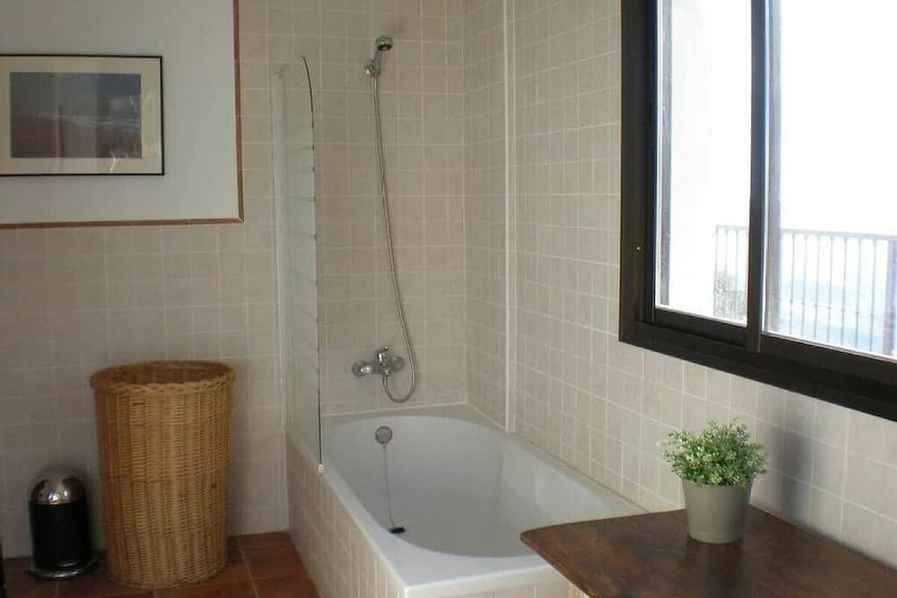 A Luxury 3 Bedroom Villa near to Comares, with wonderful views all around in Comares, Málaga Provinz