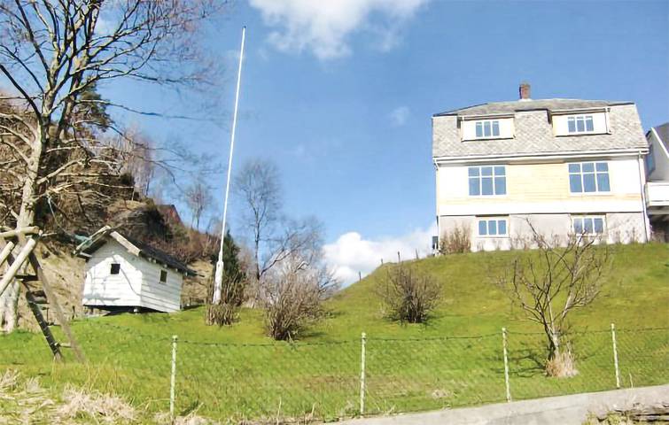 Ferienhaus für 8 Personen mit Garten in Fusa