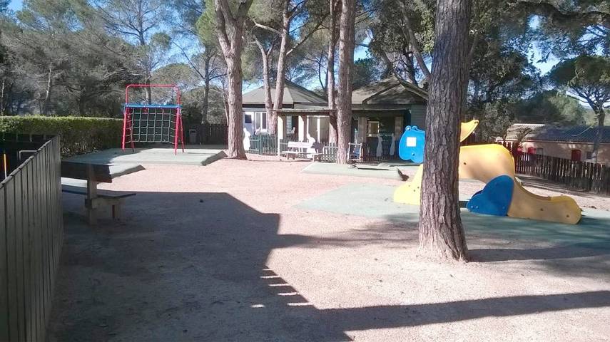 Gîte pour 4 personnes, avec vue ainsi que piscine et jardin, animaux acceptés dans Golf et Tennis Club de Valescure - 4