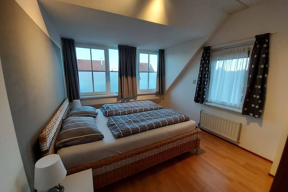 Neu saniertes gr. Ferienhaus 110qm Wfl., gr .Garten Zeeland am Meer mit Hund in Scharendijke, Zeeuwse Kust