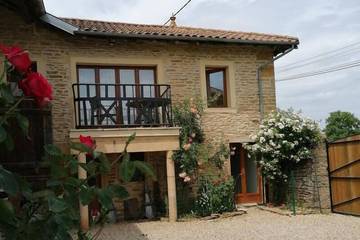 Gîte pour 6 personnes, avec piscine ainsi que jardin et jacuzzi à Mazille