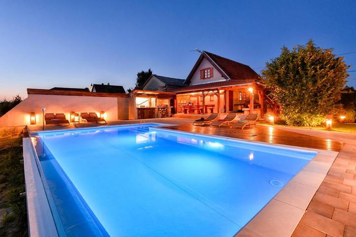 Villa pour 8 personnes, avec jardin et jacuzzi ainsi que sauna et piscine - 1