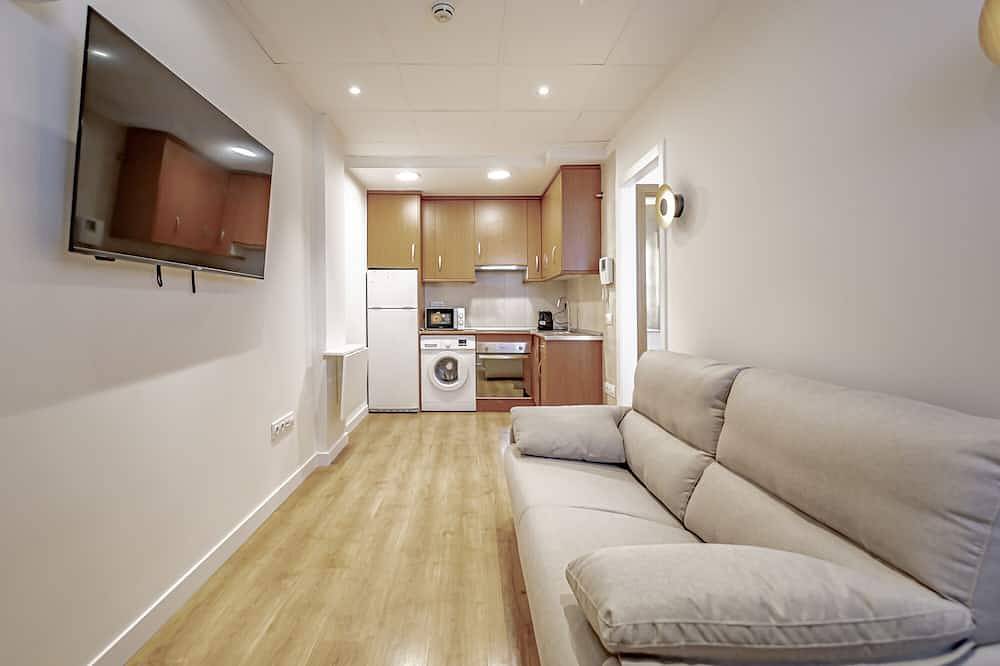 Entire apartment, New Apartment Madrid Feria 103 in Madrid, Madrid Province