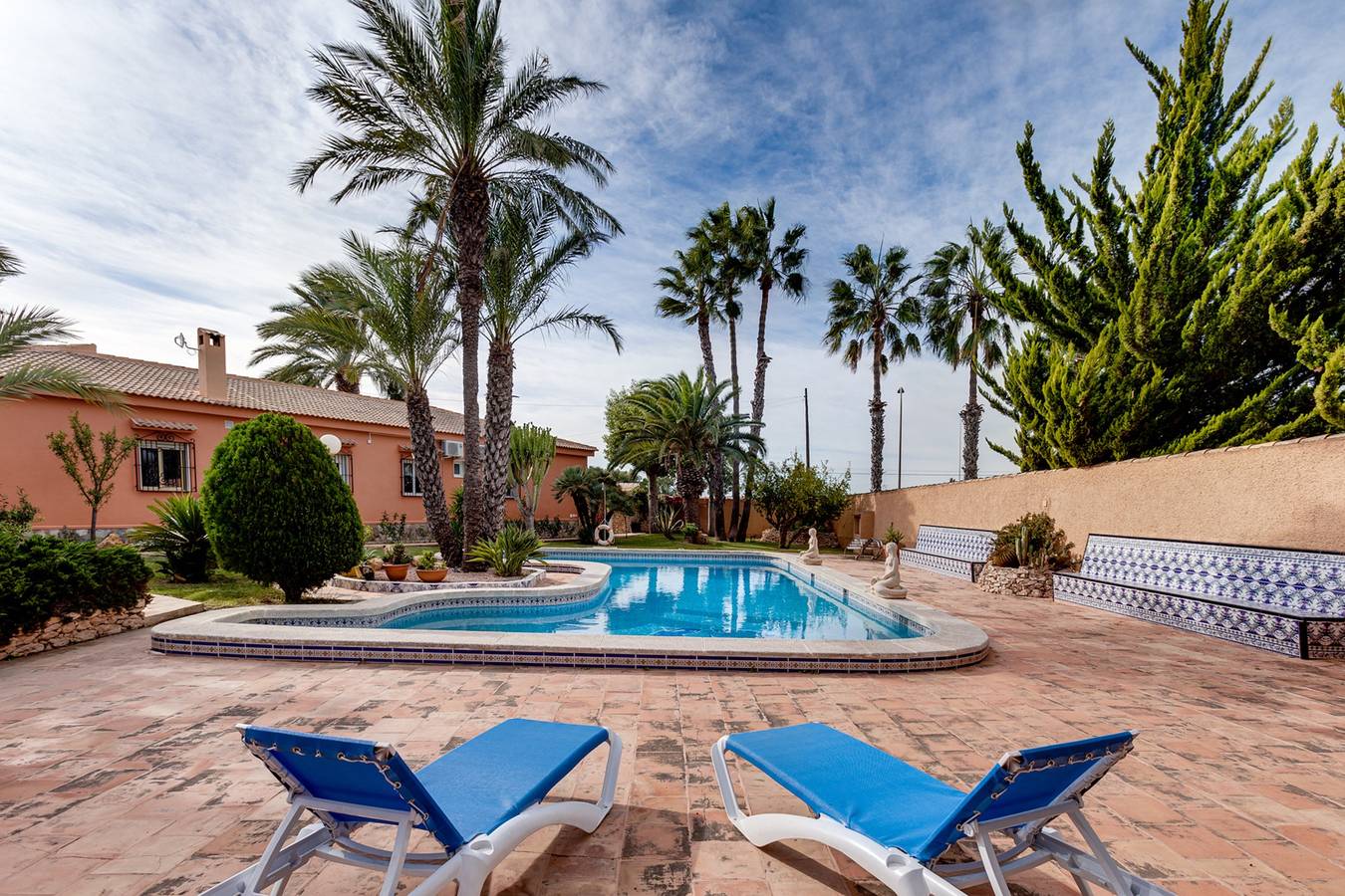 Entire apartment, Charming Villa in Torrevieja with Private Pool in El Chaparral, Torrevieja