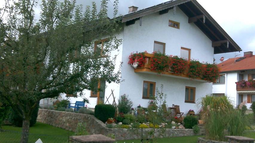 Ferienwohnung für 4 Personen, mit Terrasse und Garten in Pittenhart