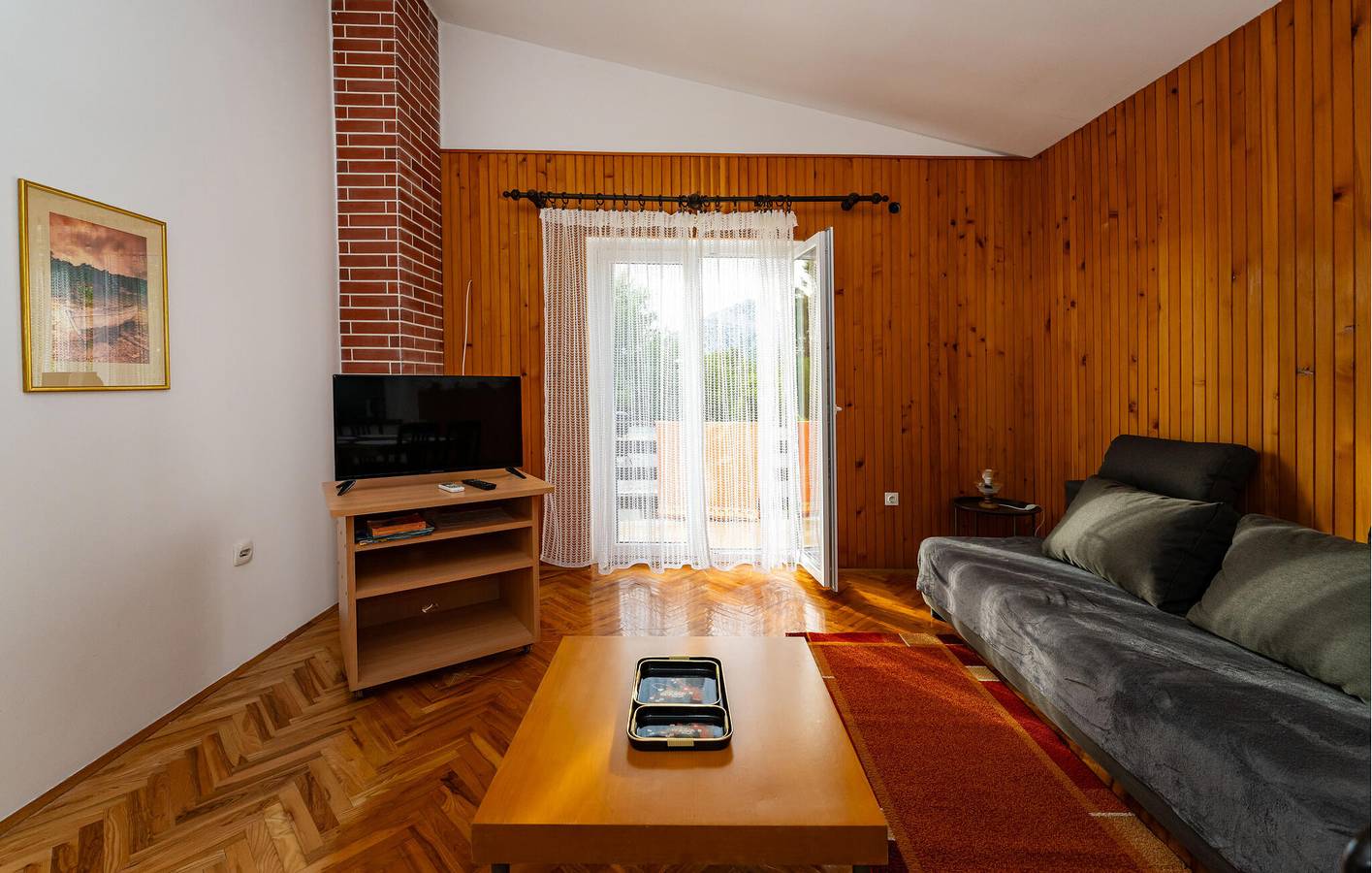 Apartamento vacacional entero, Apartamento de vacaciones para 5 personas con terraza in Starigrad, Region de Zadar