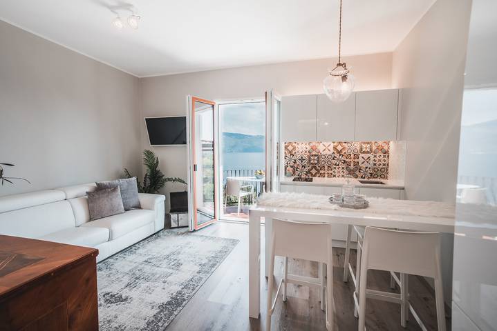 Location de vacances pour 4 personnes, avec Balcon ainsi que Jardin et Vue sur le lac