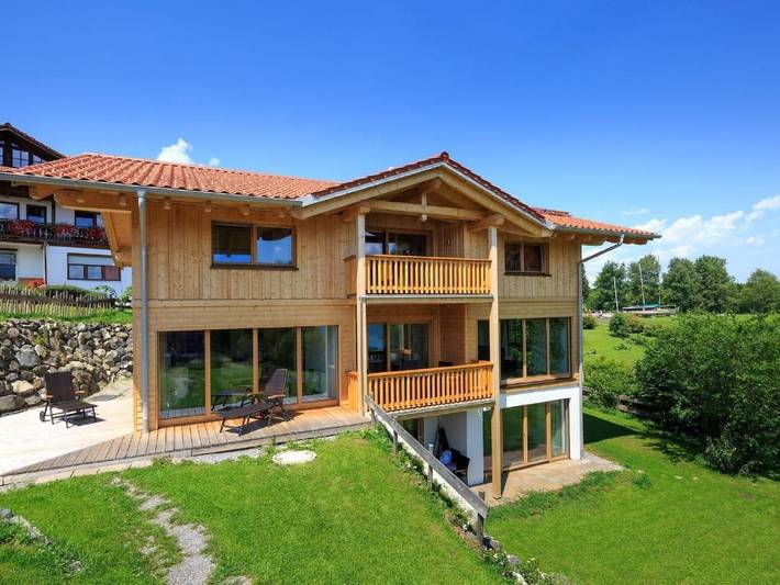 Ferienwohnung für 3 Personen, mit Terrasse und Garten sowie Sauna und Seeblick in Rieden