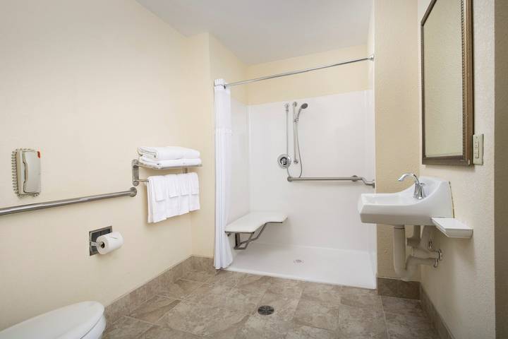 Entire studio, Staybridge Suites Chesapeake Virginia Beach in Chesapeake, Virginia