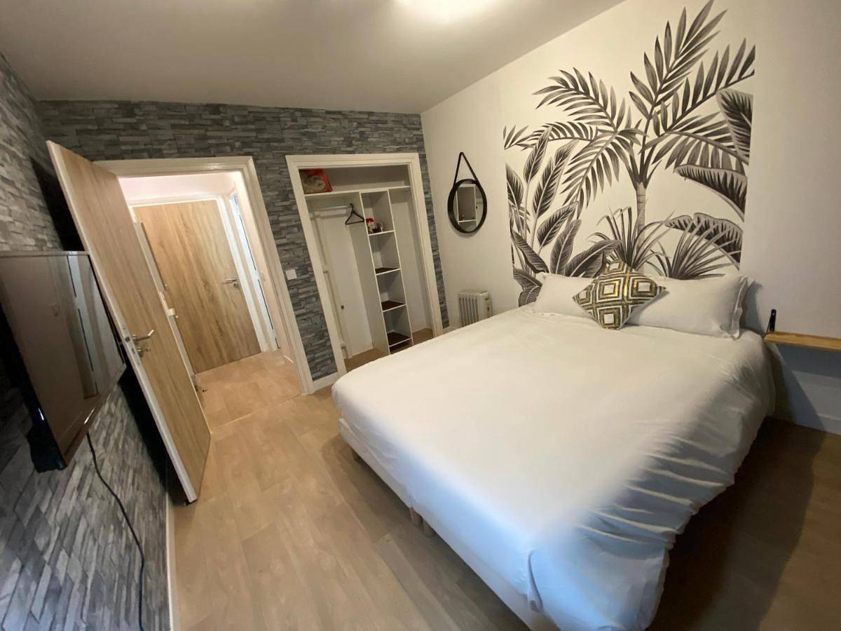 Appartement entier, Studio with Balcony in Saint-Julien-en-Genevois, Région de Saint-Julien-en-Genevois
