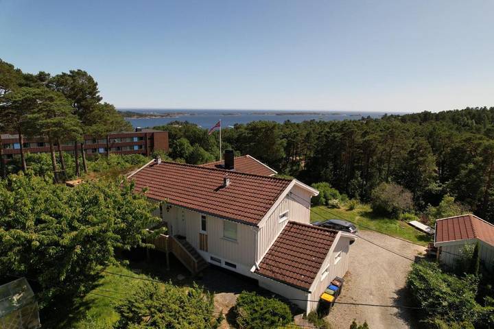 Ferienhaus für 6 Personen, mit Terrasse und Ausblick in Grimstad
