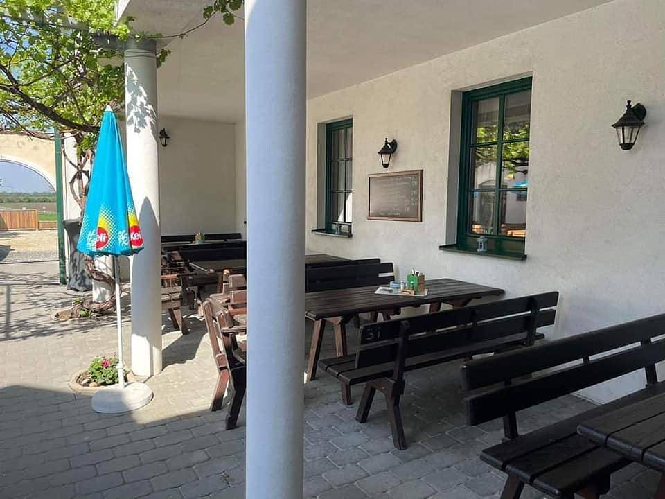 Hanfwirt - Doppelzimmer mit Zustellbett in Mistelbach (Niederösterreich)